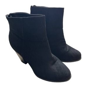 M&L Faux Suede Heeled Boot Size 8